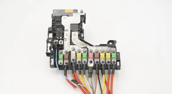 Citroen DS5 Fuse module 9805119780