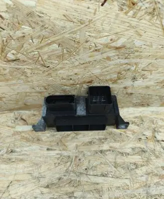 Opel Vivaro Glow plug pre-heat relay 271206395R