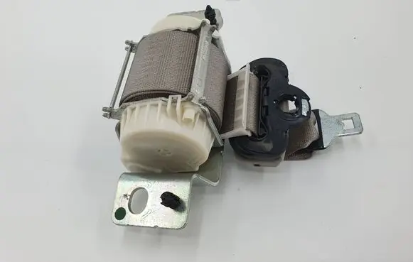 Chrysler Town u0026 Country V Middle seatbelt (rear) P0ZV841D1AB 361131R