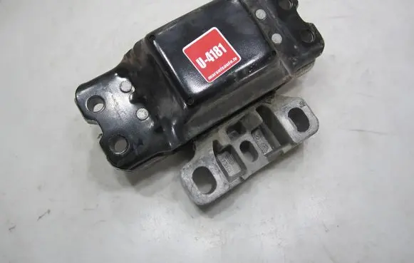 Volkswagen Golf VI Engine mount bracket 1K0199555M
