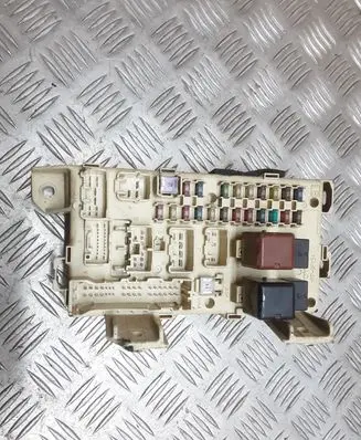 Toyota Avensis Verso Fuse module 8922144030
