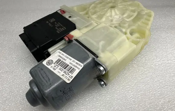 Volkswagen PASSAT B7 Rear door window regulator motor 3AE839462 3AA959794