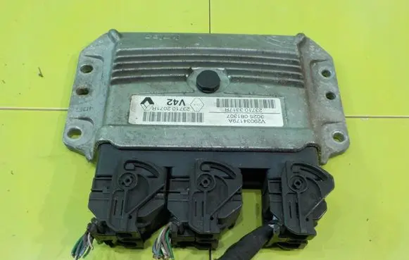 Dacia Sandero II Engine control unit/module 237102071R