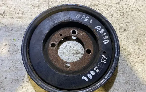 Opel Astra H Crankshaft pulley