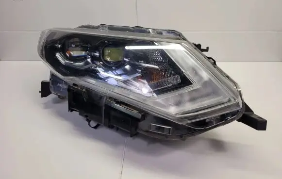 Nissan X-Trail T32 Headlight/headlamp