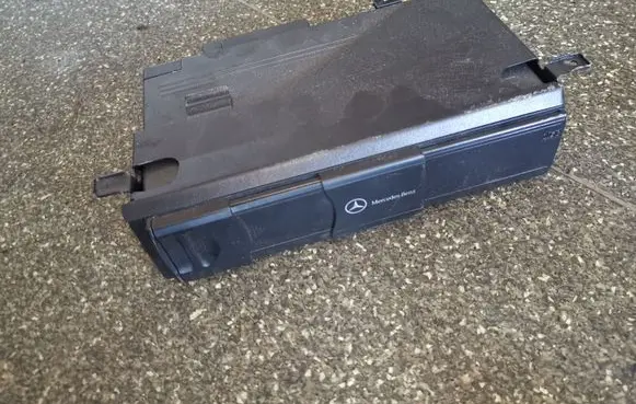 Mercedes-Benz C W203 CD/DVD changer A2038209089