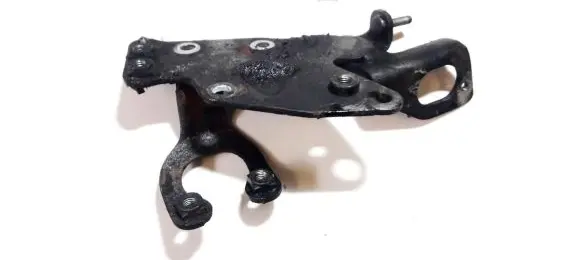 Ford Mondeo Mk III Engine mounting bracket