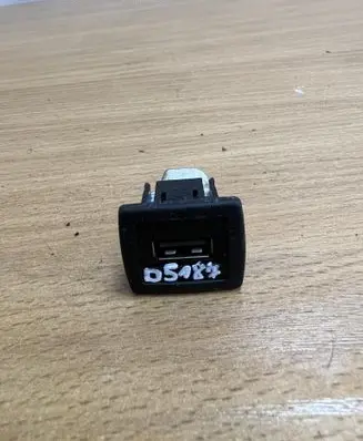 Mercedes-Benz S W221 USB socket connector A2188200187 D5187