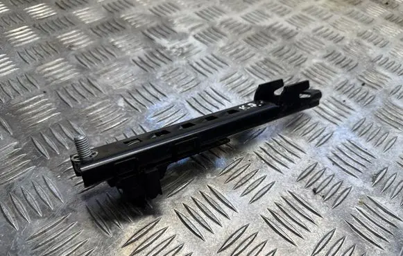 Mercedes-Benz C W204 Seat belt adjustment motor 208860098
