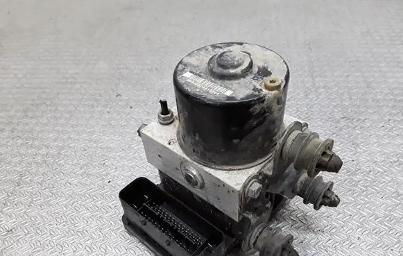 Skoda Octavia Mk2 (1Z) ABS Pump 1K0907379AA