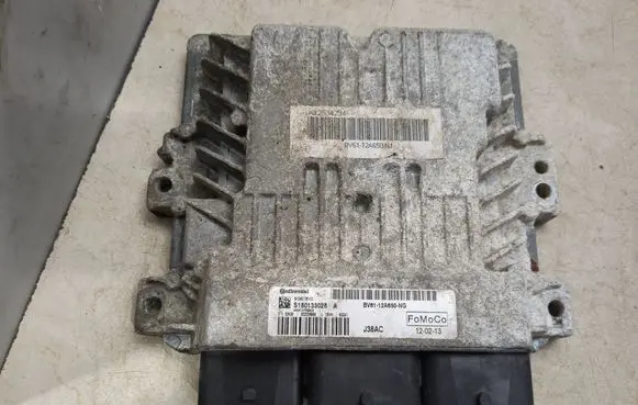 Ford Focus Engine control unit/module BV6112A650NG SID807EV0 S180133028A