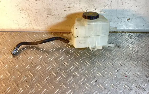 Lexus RX 450H Brake fluid reservoir 240400