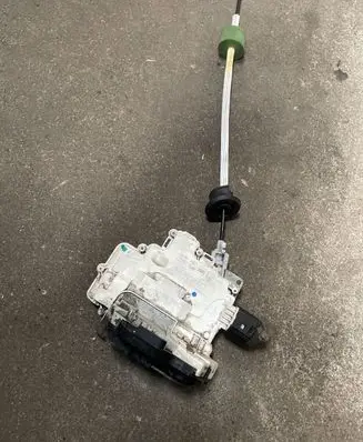 Audi A6 S6 C6 4F Front door lock 4F1883709