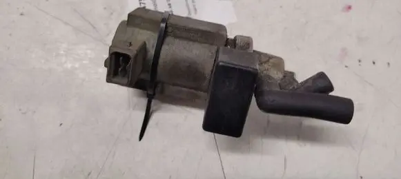Audi A8 S8 D2 4D Turbo solenoid valve 057906627A