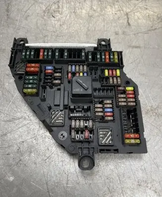 BMW 5 F10 F11 Fuse module 9234423