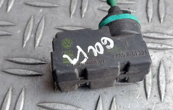 Volkswagen Golf IV Headlight level adjustment motor 