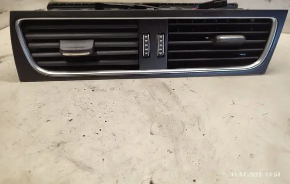 Audi A5 8T 8F Dash center air vent grill 8T2820951