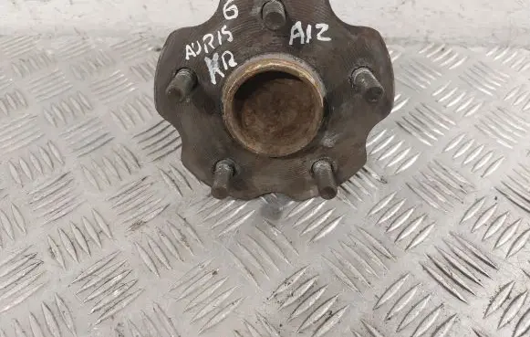 Toyota Auris 150 Rear wheel hub 4245012110