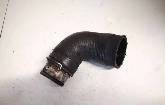 Volkswagen PASSAT B6 Intercooler hose/pipe 038131111C