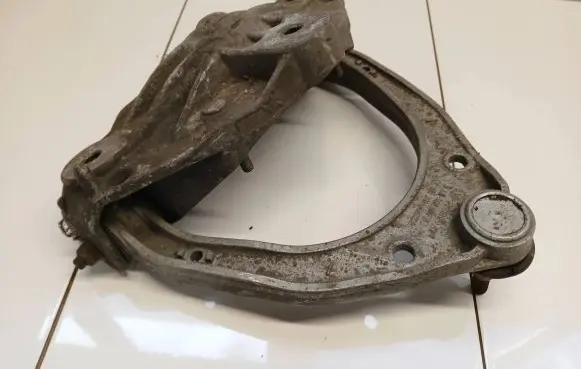 Volkswagen Touareg I Front upper strut mount 7l0407047