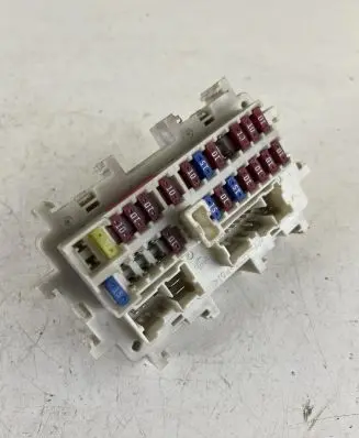 Nissan Navara D40 Fuse module 1975EA00A