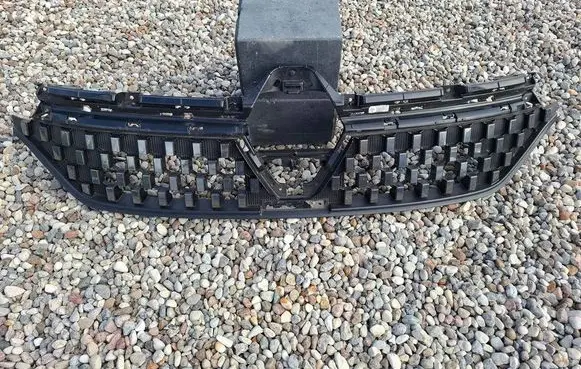 Renault Austral Front bumper upper radiator grill 622563643