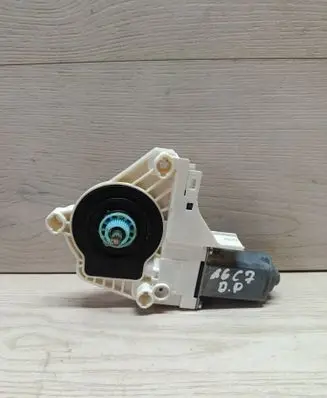 Audi A6 C7 Front door window regulator motor 8K0959802B