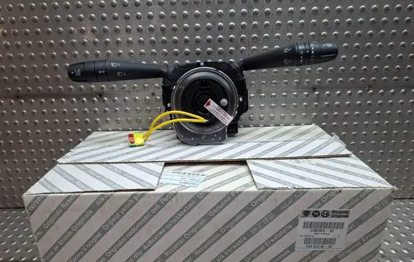 Fiat Tipo Wiper turn signal indicator stalk/switch S26337959 0735670075
