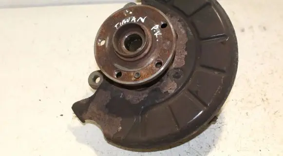 Volkswagen Tiguan Front wheel hub