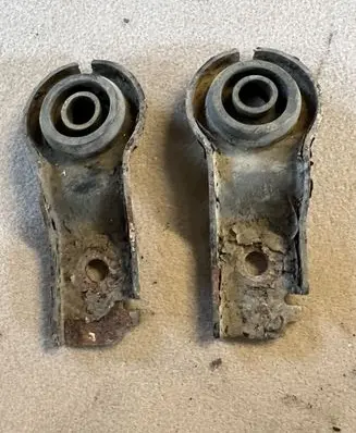 Toyota Avensis T220 Radiator mount bracket 