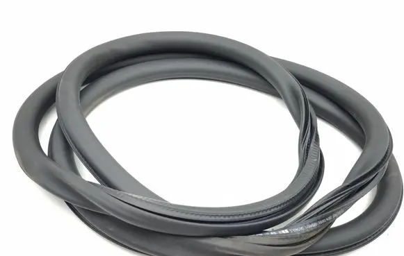 Peugeot 3008 III Front door rubber seal 9833764680