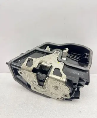 BMW 5 E60 E61 Front door lock 7154619