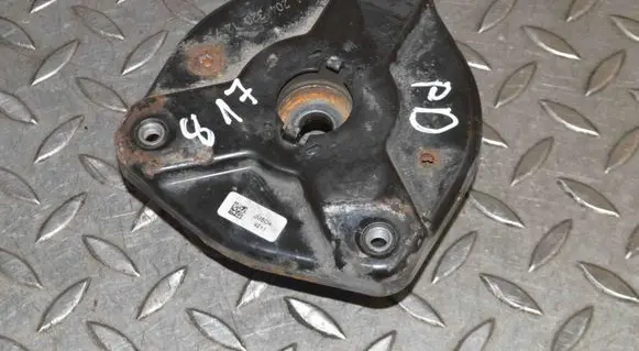 Mercedes-Benz C W204 Front upper strut mount A2043201273