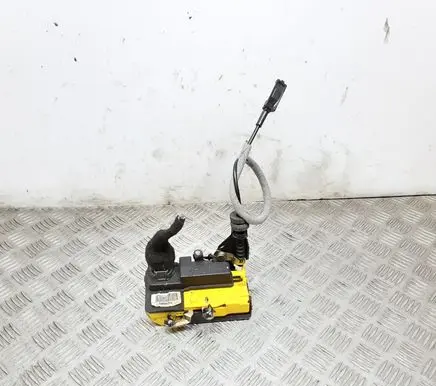 Volvo V70 Front door lock 30699749