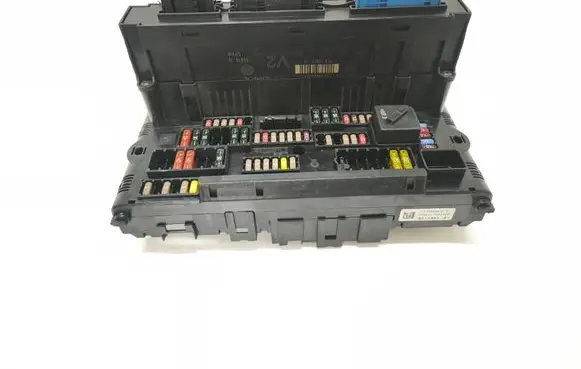 BMW 5 F10 F11 Fuse module 9210861 00529931 117033442D