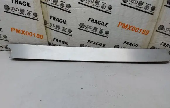 Volkswagen PASSAT B6 Panel trim 3CI857212