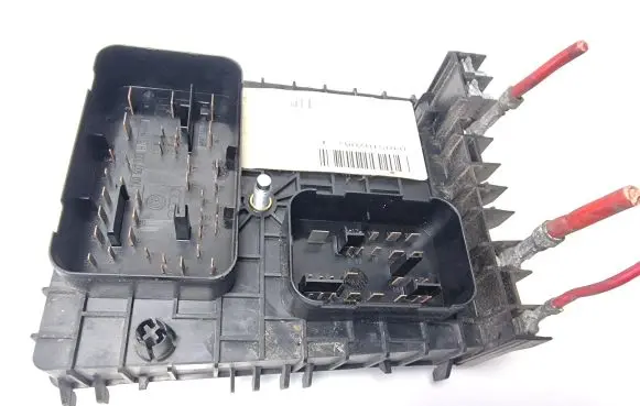 Volkswagen Touran I Fuse module 1T1937535E