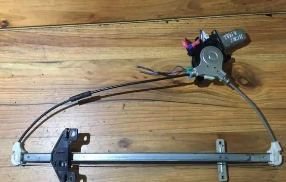 Honda CR-V Front door window regulator with motor 