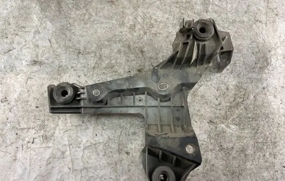Volvo V70 Air filter cleaner box bracket assembly 30636575