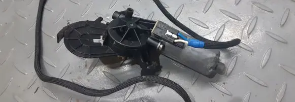 Mercedes-Benz E W211 Seat adjustment motor 2115453401