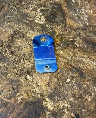 Fender mounting bracket