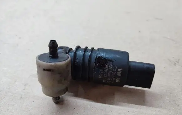 Audi Q7 4L Windscreen/windshield washer pump 1T0955651A