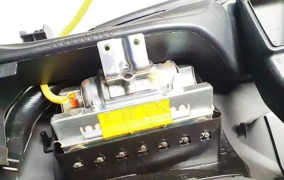 Subaru Impreza III Passenger airbag
