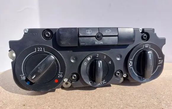 Volkswagen PASSAT B6 Climate control unit