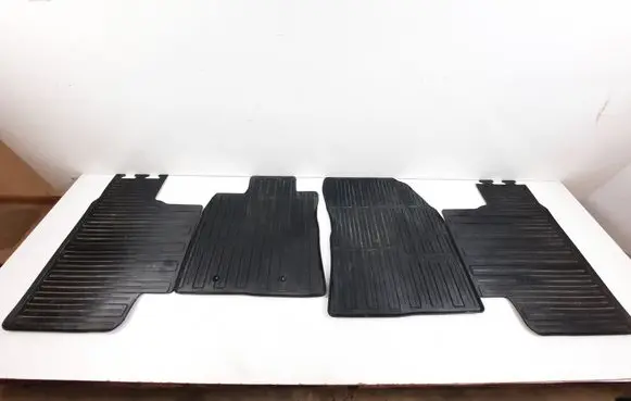 Toyota Avensis T270 Car floor mat set PZ49LT0352RJ PZ49LT0353RJ PZ49LT0354RJ