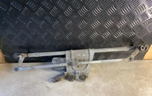 Jeep Cherokee III KJ Front wiper linkage and motor