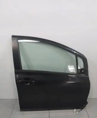 Toyota Yaris Front door 