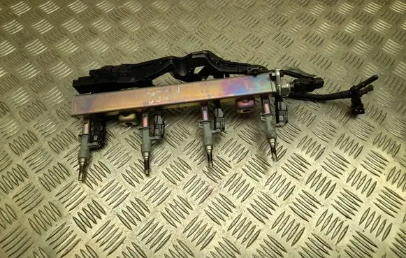 Lexus ES VII XZ10 Fuel distributor 8212533180