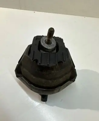 BMW 5 E60 E61 Engine mount bracket 6769874 15934612
