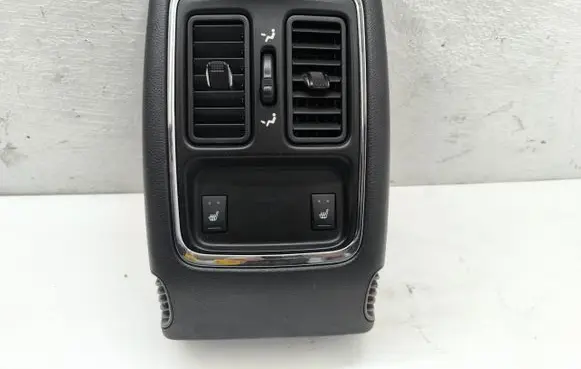 Jeep Cherokee Rear air vent grill 05816540